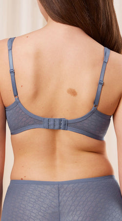 Triumph Signature Sheer