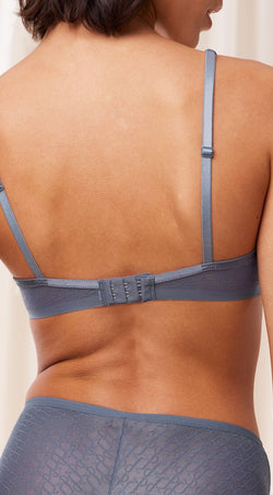 Triumph Signature Sheer